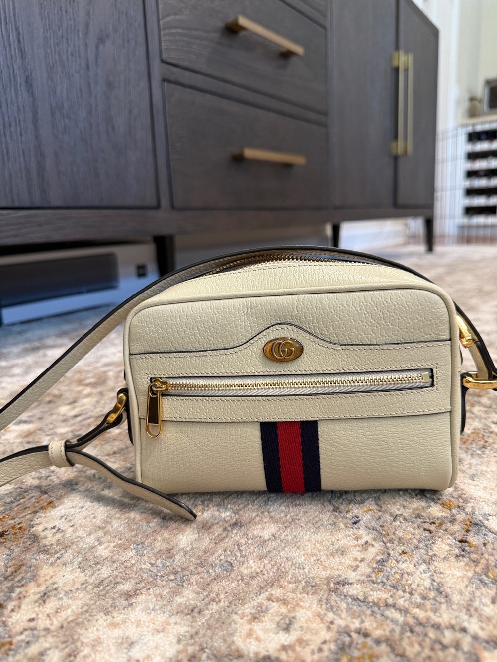 Gucci Cream Pebbled Leather Crossbody with Red and Navy Web - Picture 2 of 13
